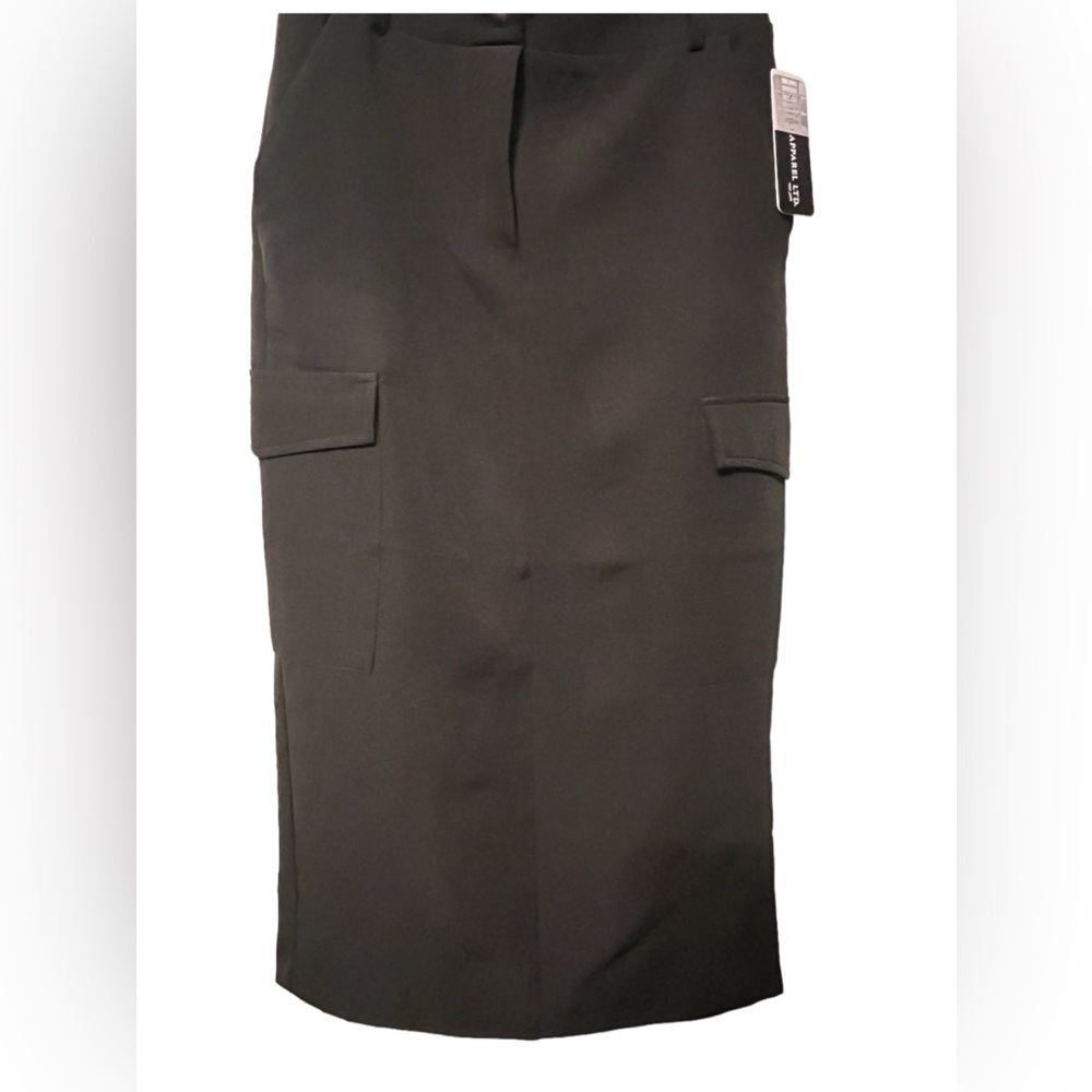 Soho Apparel Ltd. Black Cargo Midi Skirt Size: 4 Petite